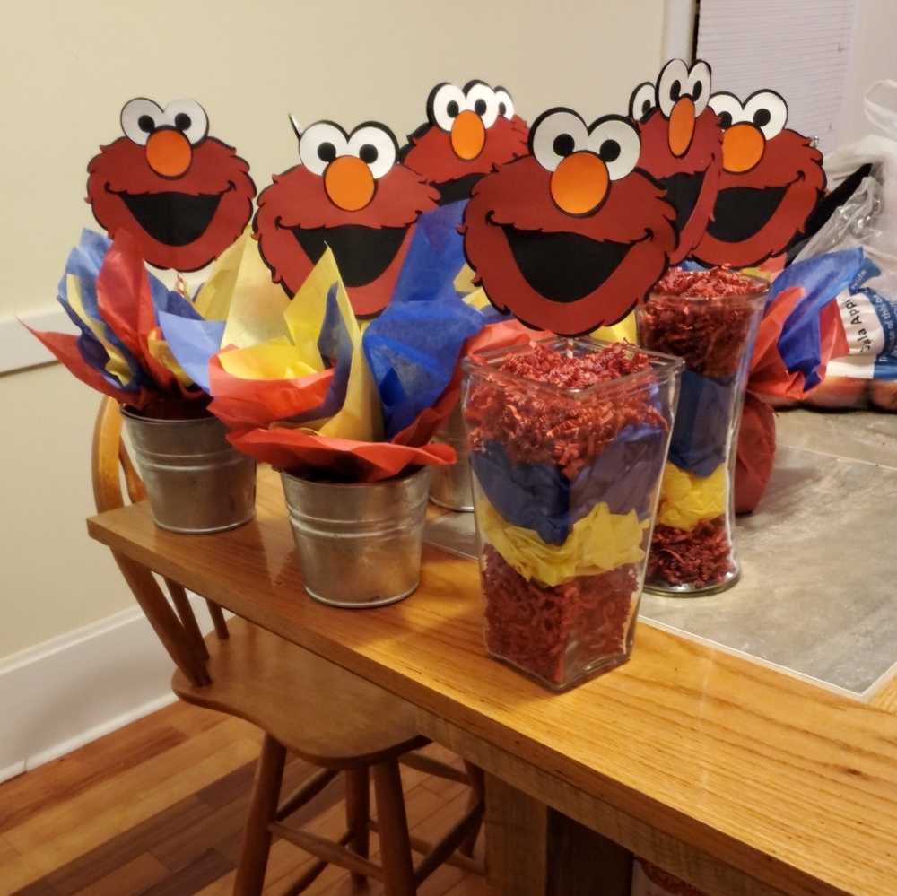 Elmo Centerpiece Props